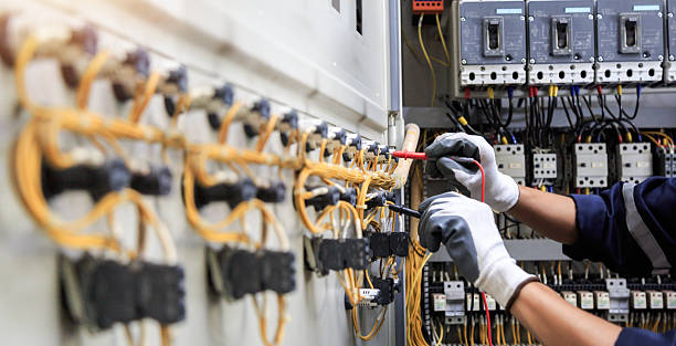 Professional Electrician technician working in Hillsboro, KS